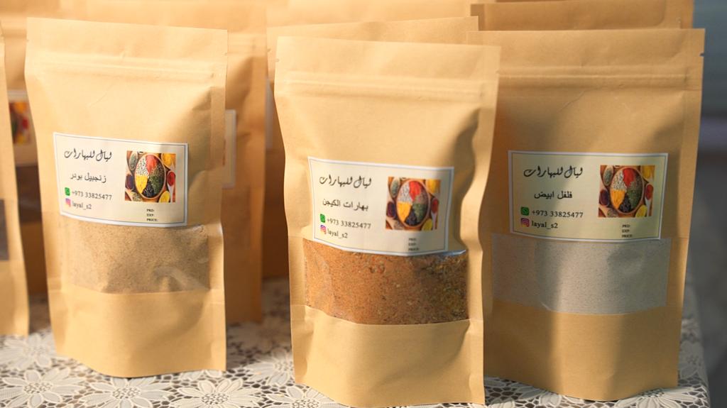 مجموعه من البهارات والخلطات الخاصه  مخلوطه بحب 